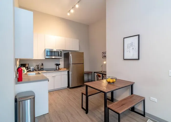 Mccormick Oasis With Balcony, Optional Parking, Patio And Gym Sleeps 6 Near Mccormick Place, Grant Park, Soldier Field & Museum Campus