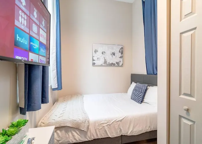 Mccormick Oasis With Balcony, Optional Parking, Patio And Gym Sleeps 6 Near Mccormick Place, Grant Park, Soldier Field & Museum Campus
