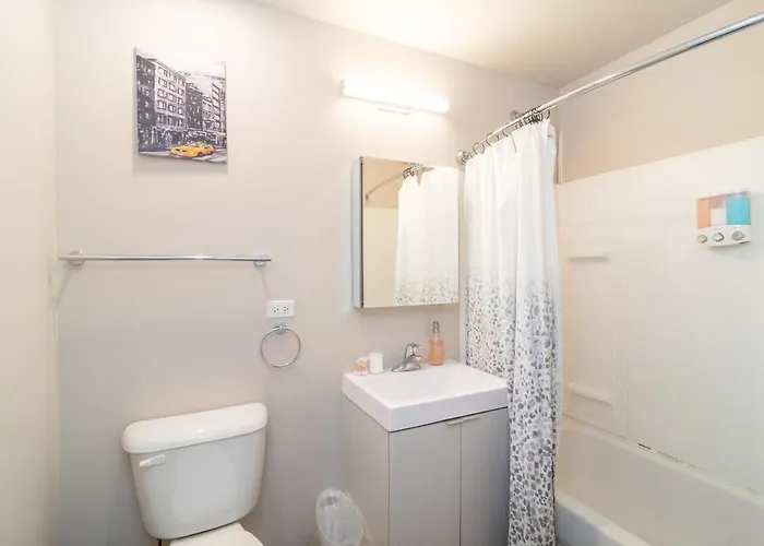 Mccormick Oasis With Balcony, Optional Parking, Patio And Gym Sleeps 6 Near Mccormick Place, Grant Park, Soldier Field & Museum Campus *