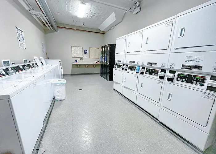 Mccormick Oasis With Balcony, Optional Parking, Patio And Gym Sleeps 6 Near Mccormick Place, Grant Park, Soldier Field & Museum Campus