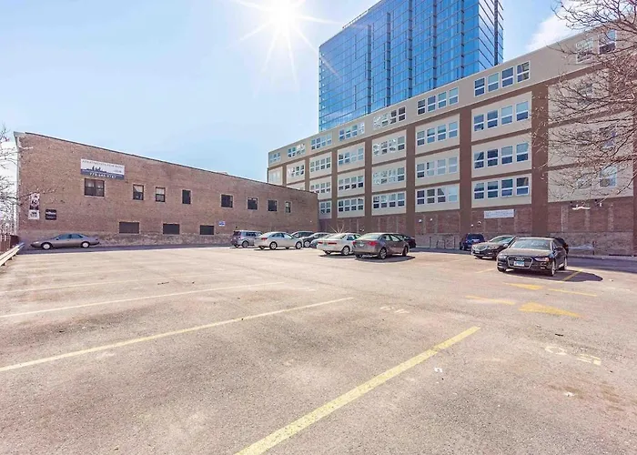 Apartment Mccormick Oasis With Balcony, Optional Parking, Patio And Gym Sleeps 6 Near Mccormick Place, Grant Park, Soldier Field & Museum Campus