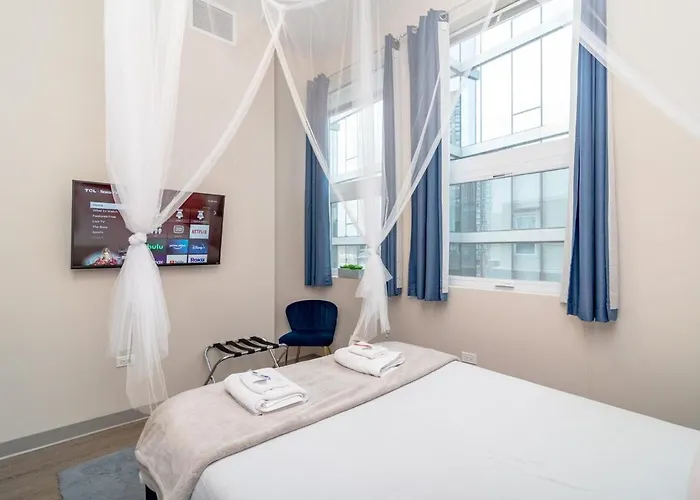 Mccormick Oasis With Balcony, Optional Parking, Patio And Gym Sleeps 6 Near Mccormick Place, Grant Park, Soldier Field & Museum Campus